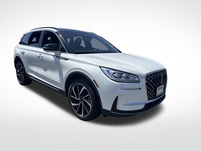 Used 2025 Lincoln Corsair Reserve w/ Equipment Group 202A AWD/4WD image 9