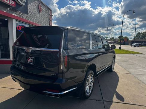 Used 2022 Cadillac Escalade ESV Premium Luxury Platinum AWD/4WD image 9