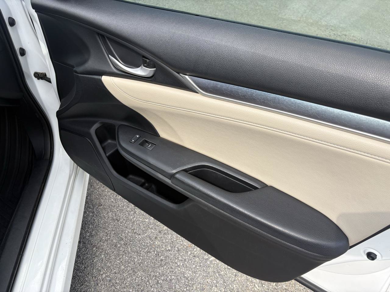 Used 2017 Honda Civic Touring image 36