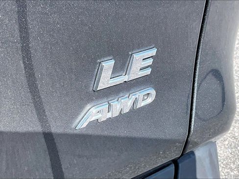 Used 2021 Toyota RAV4 LE AWD/4WD image 10