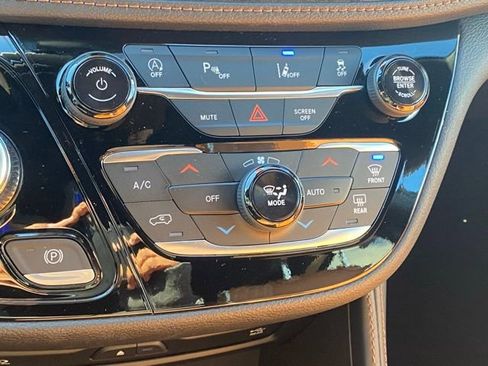 New 2026 Chrysler Pacifica Pinnacle image 23