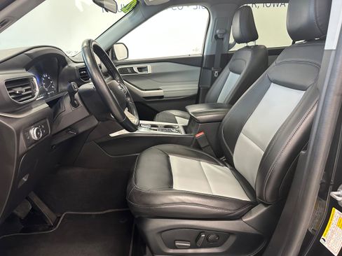 Used 2022 Ford Explorer XLT w/ Equipment Group 202A image 11