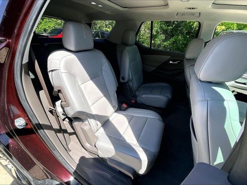 Used 2020 Chevrolet Traverse LT w/ LT Premium Package FWD image 21