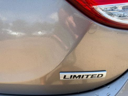 Used 2012 Hyundai Elantra Limited w/ Technology Pkg 5 FWD image 13