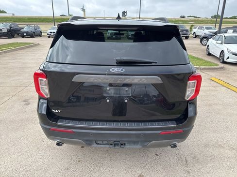 Used 2023 Ford Explorer XLT w/ Equipment Group 202A image 8