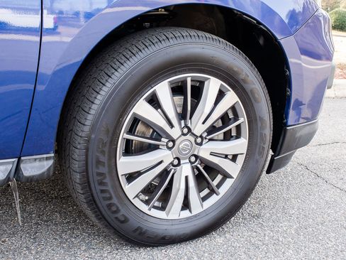 Used 2019 Nissan Pathfinder SV image 8