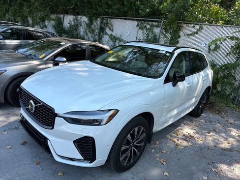 Certified 2024 Volvo XC60 B5 Plus w/ Protection Package Premier AWD/4WD image 3