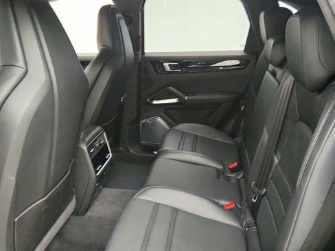 Used 2020 Porsche Cayenne Turbo image 22