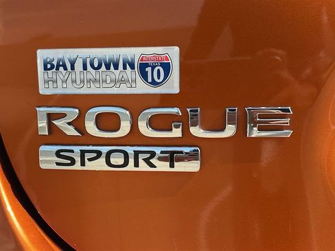 Used 2021 Nissan Rogue Sport SL w/ Premium Package FWD image 6