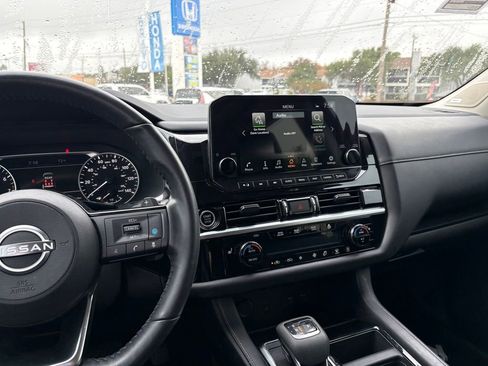 Used 2024 Nissan Pathfinder SL w/ SL Premium Package image 18