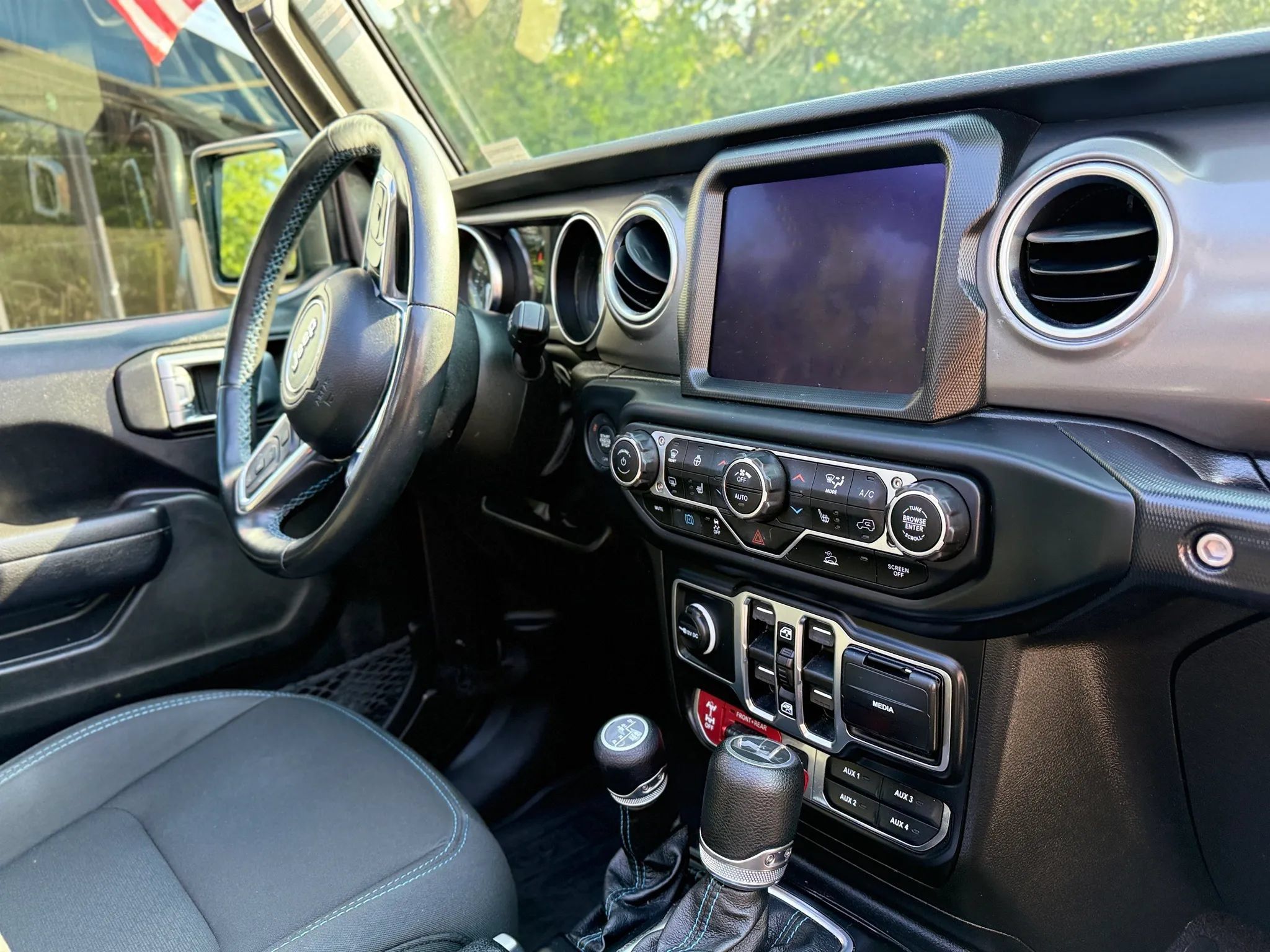 Used 2023 Jeep Wrangler Unlimited Rubicon 4xe w/ Cold Weather Group AWD/4WD image 27