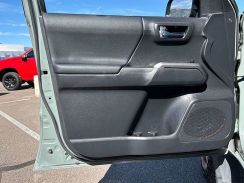 Used 2023 Toyota Tacoma TRD Off-Road image 29