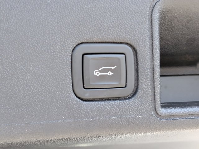 Used 2024 GMC Terrain SLT AWD/4WD image 13
