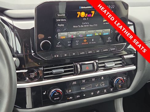 Used 2025 Nissan Pathfinder SL AWD/4WD image 18