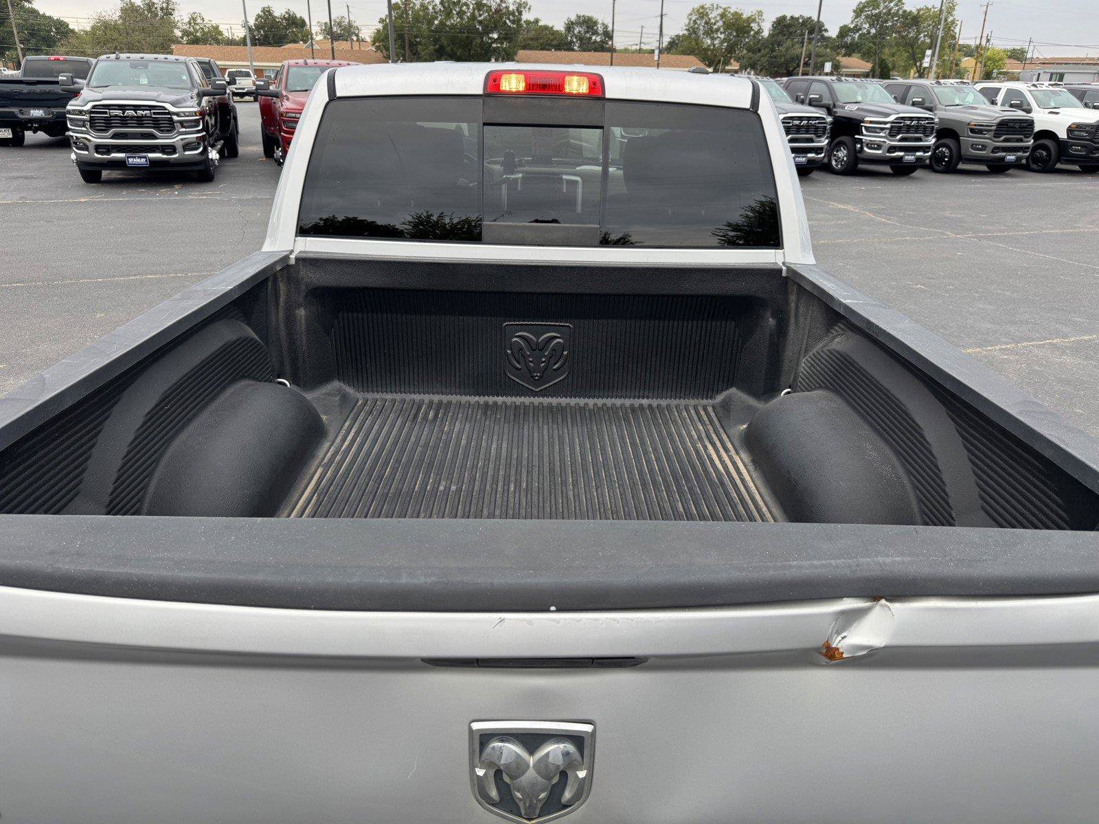 Used 2011 RAM 1500 Classic SLT w/ Luxury Group RWD image 29