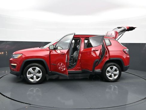 Used 2020 Jeep Compass Latitude w/ Cold Weather Group AWD/4WD image 42