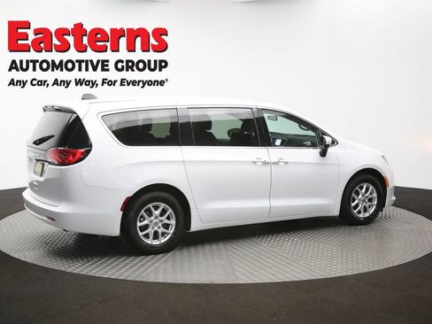 Used 2022 Chrysler Voyager LX FWD image 41