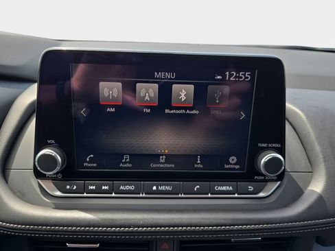 Used 2025 Nissan Rogue SV FWD image 24