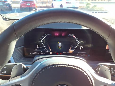 Used 2025 BMW X7 xDrive40i w/ M Sport Package image 17