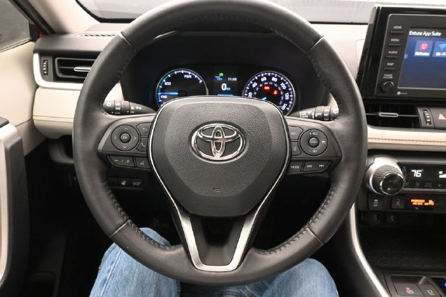 Used 2021 Toyota RAV4 XLE Premium AWD/4WD image 20