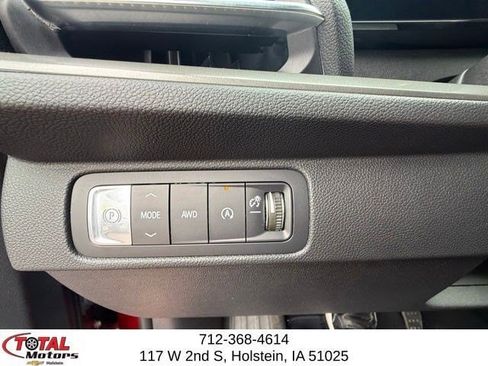 Used 2025 Chevrolet Traverse LT AWD/4WD image 21