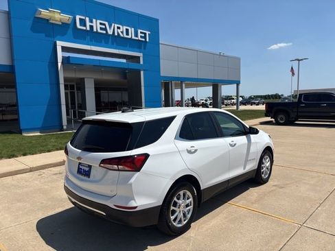 Used 2024 Chevrolet Equinox LT w/ LPO, Floor Liner Package FWD image 9