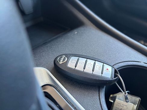 Used 2025 Nissan Altima 2.5 SV FWD image 25