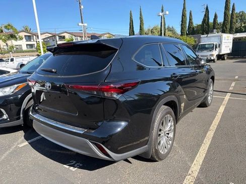 Used 2024 Toyota Highlander Platinum AWD/4WD image 12