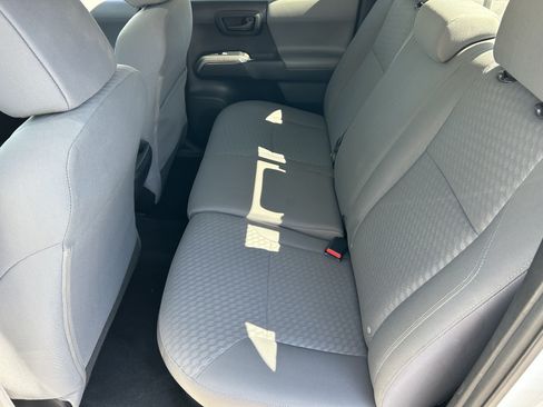 Used 2020 Toyota Tacoma SR5 RWD image 15