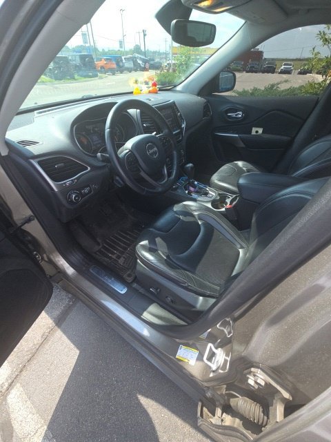 Used 2019 Jeep Cherokee Limited AWD/4WD image 2