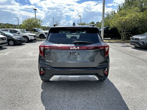 Used 2024 Kia Seltos EX FWD image 7