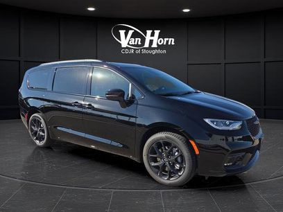 New 2026 Chrysler Pacifica Limited w/ S Appearance Package