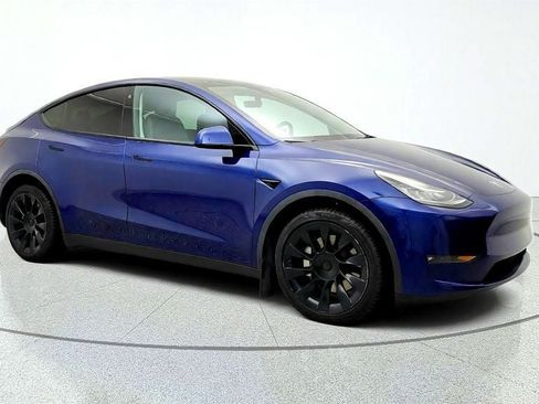 Used 2022 Tesla Model Y Long Range AWD/4WD image 3