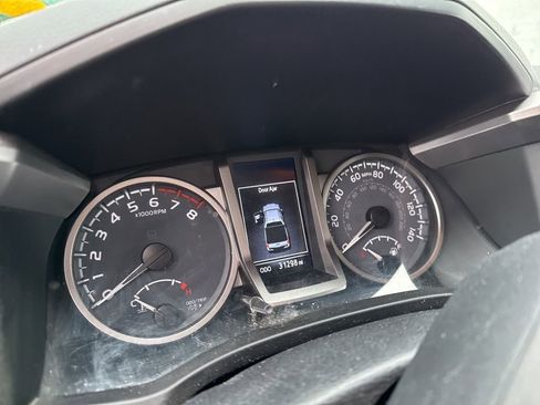 Used 2021 Toyota Tacoma Limited image 13