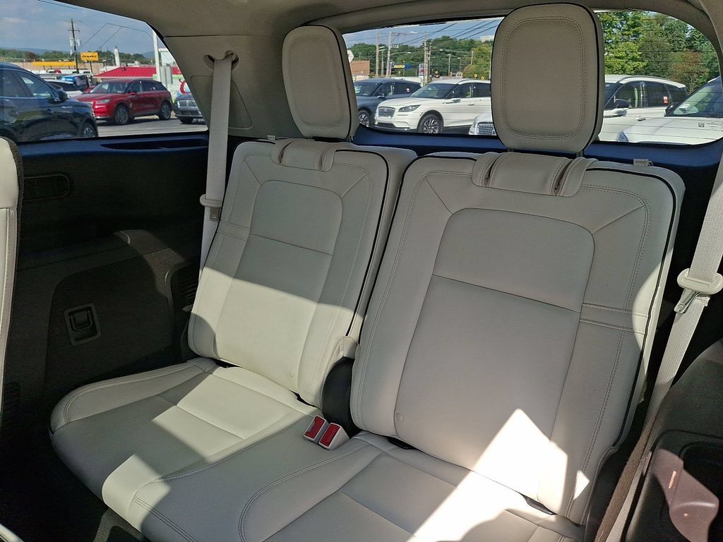 Certified 2023 Lincoln Aviator Black Label w/ Dynamic Handling Package AWD/4WD image 11