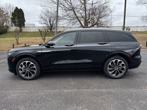 Used 2025 Lincoln Nautilus Reserve image 24