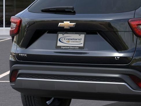 New 2026 Chevrolet Trax LT w/ Driver Confidence Package image 15
