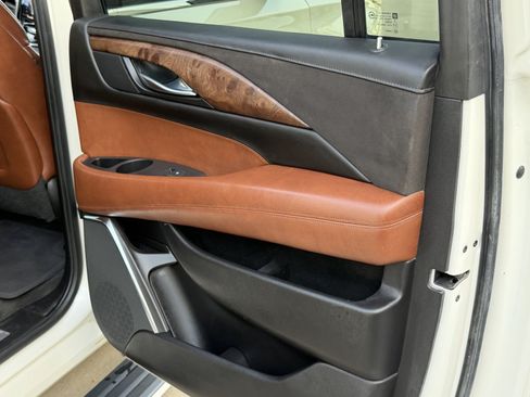 Used 2015 Cadillac Escalade ESV Premium AWD/4WD image 32