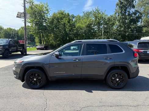 Used 2016 Jeep Cherokee Latitude w/ Comfort/Convenience Group AWD/4WD image 4