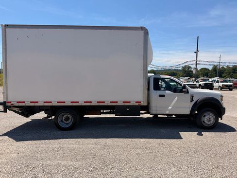 Used 2019 Ford F550 4x4 Regular Cab Super Duty image 2