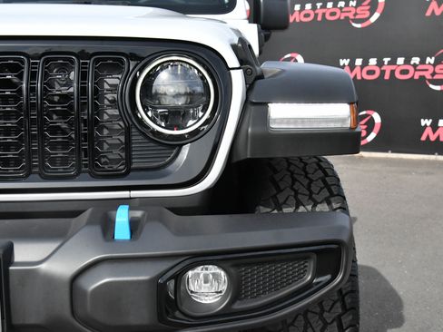 Used 2024 Jeep Wrangler Willys image 11