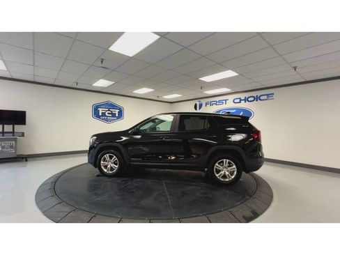 Used 2024 GMC Terrain SLE AWD/4WD image 7