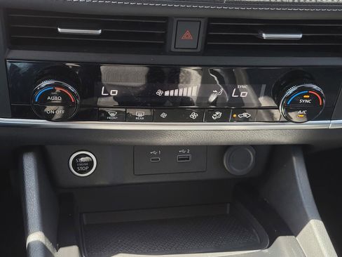 Used 2023 Nissan Rogue SV image 28