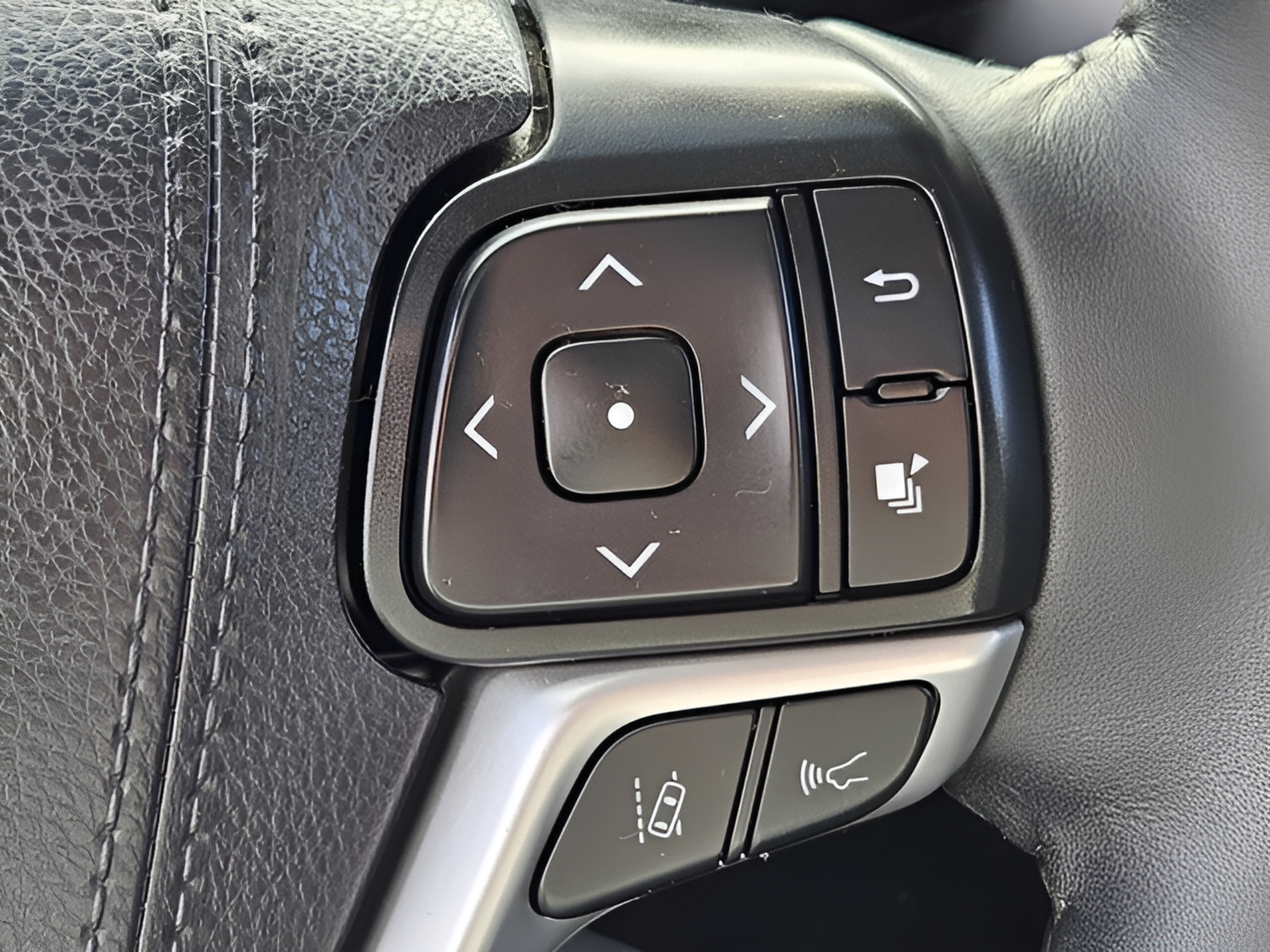 Used 2019 Toyota Highlander Limited FWD image 23