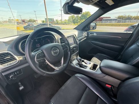Used 2018 Jeep Grand Cherokee Altitude AWD/4WD image 14