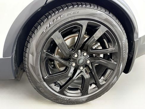 Certified 2025 Land Rover Discovery S image 30