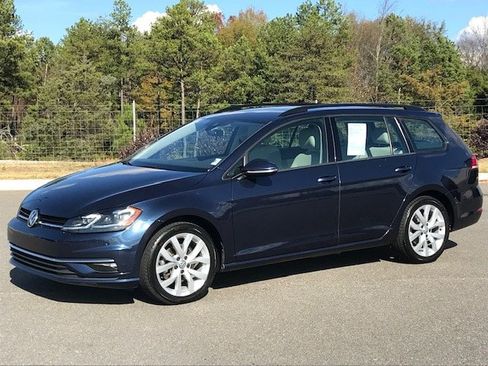 Used 2019 Volkswagen Golf SE image 1