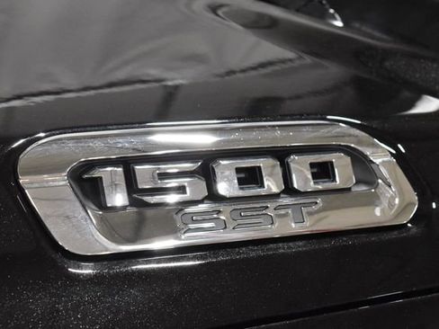 Used 2025 RAM 1500 Laramie image 32