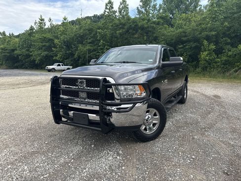 Used 2018 RAM 2500 Tradesman w/ Chrome Appearance Group AWD/4WD image 3