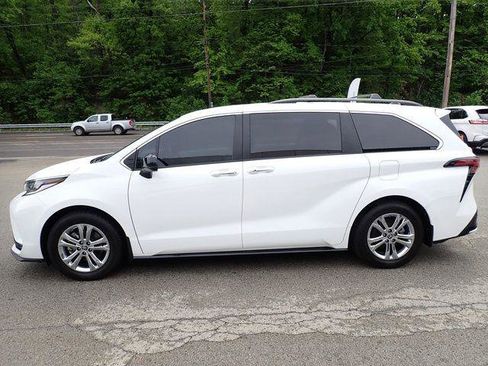 Certified 2022 Toyota Sienna XSE w/ XSE Plus Package AWD/4WD image 9